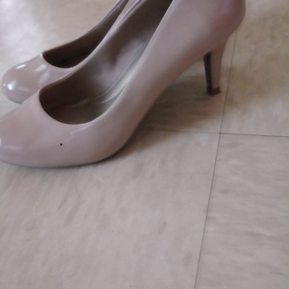 High Heels - Picture 3 of 5